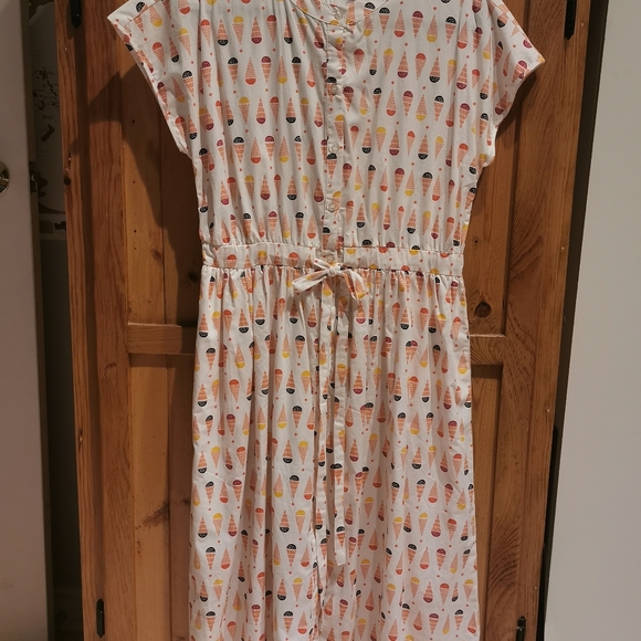 Compañia Fantastica dress, white with fun ice cream cone pattern - Picture 5 of 6